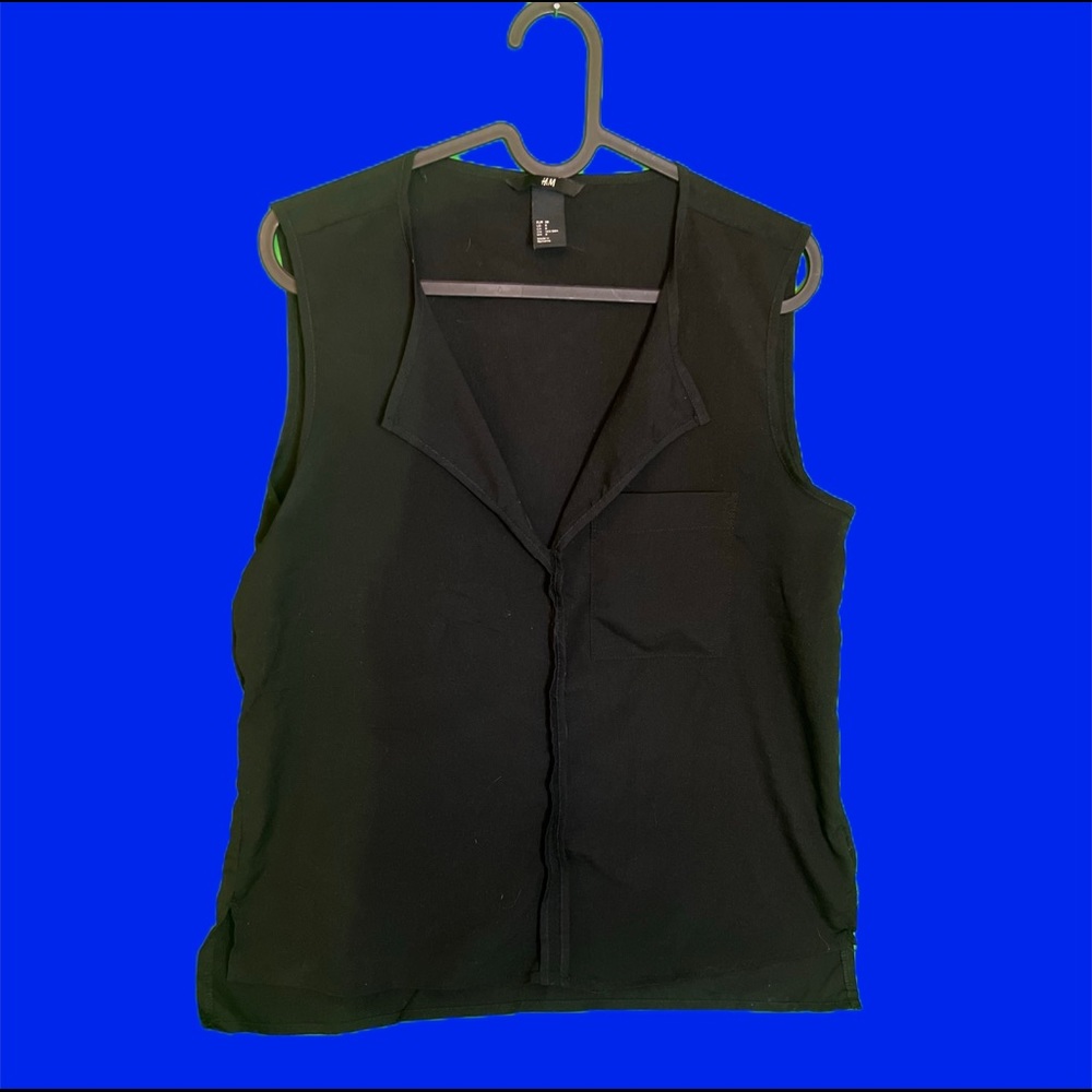 H&M Basic Black Sleeveless Blouse with VNeck and design down middle